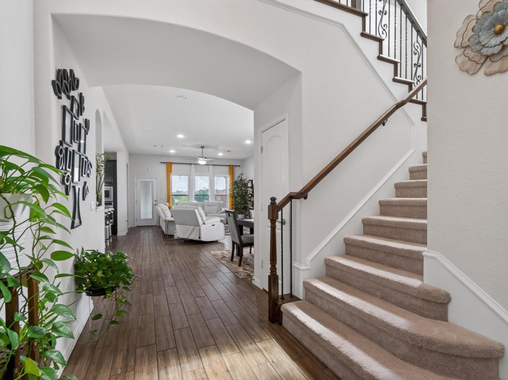 636 Corner Post Path Celina, TX 75009 - Photo 3 of 40 Foyer