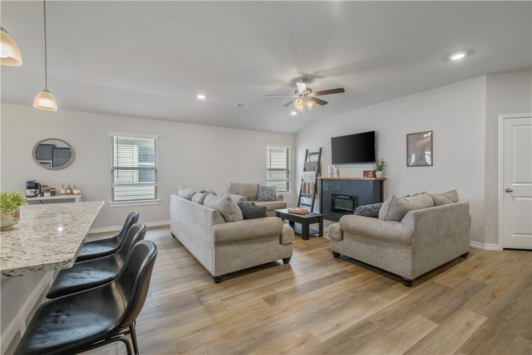 2160 Chief Street Bryan, TX 77807 - Photo 6 of 19