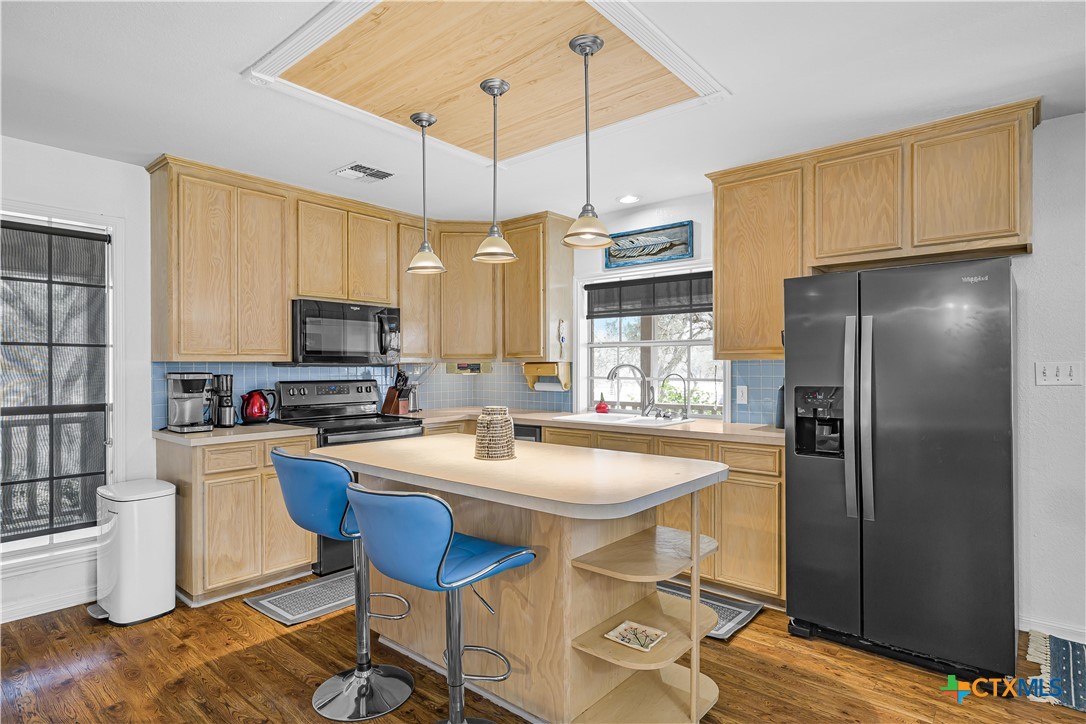 2896 Live Oak Road Cuero, TX 77954 - Photo 19 of 41 Kitchen