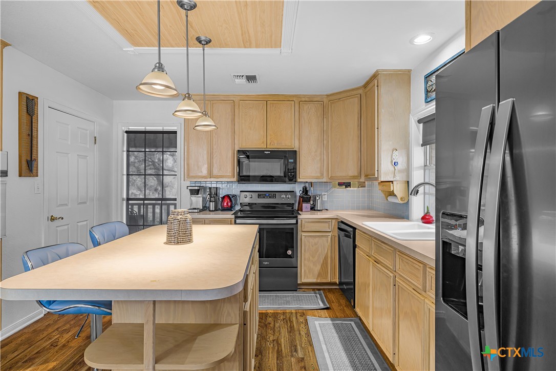 2896 Live Oak Road Cuero, TX 77954 - Photo 20 of 41 Kitchen