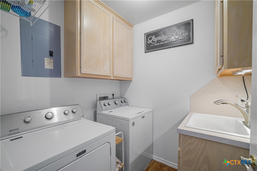 2896 Live Oak Road Cuero, TX 77954 - Photo 24 of 41 Indoor Laundry Room with sink
