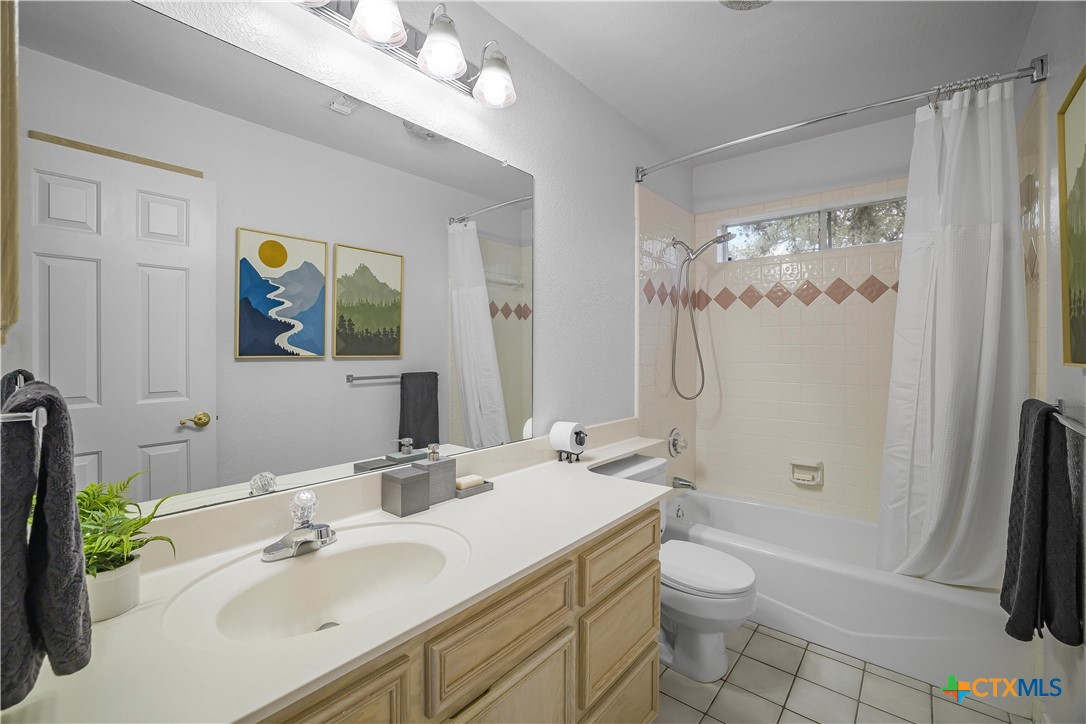 2896 Live Oak Road Cuero, TX 77954 - Photo 37 of 41 Second Bathroom