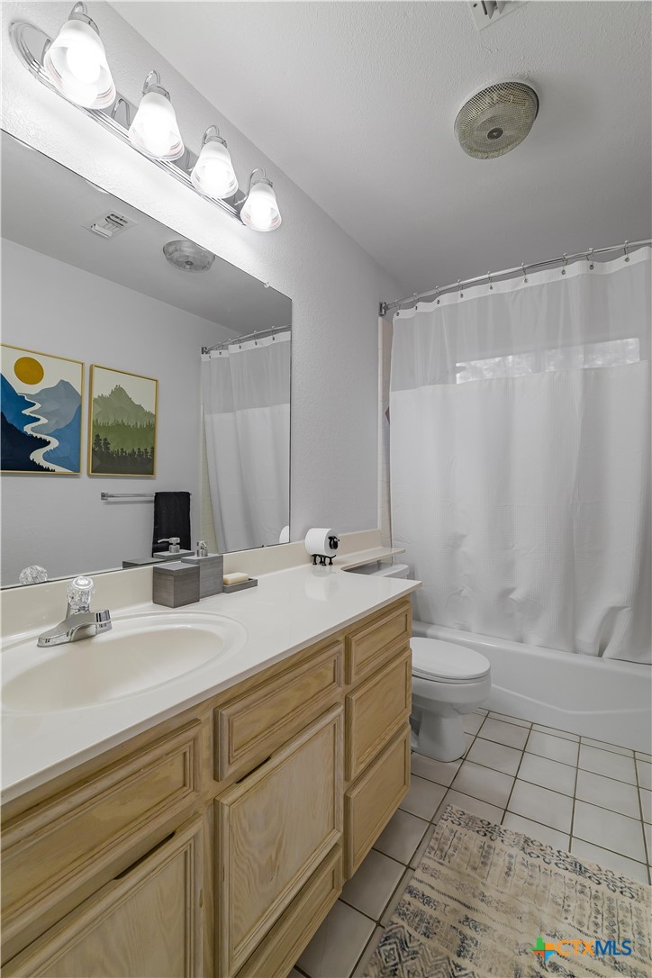 2896 Live Oak Road Cuero, TX 77954 - Photo 38 of 41 Second Bathroom