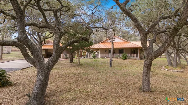 $499,000 | 2896 Live Oak Road, Cuero, TX 77954