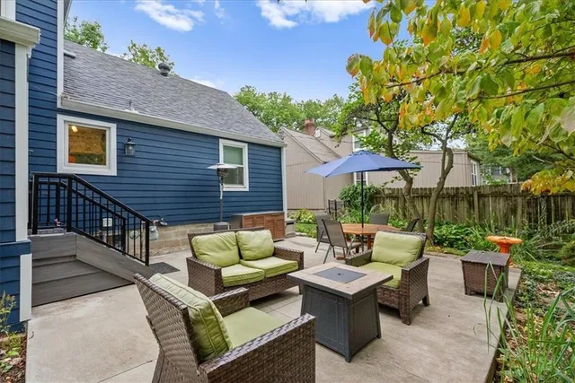 $475,000 | 4621 West 71st Street, Prairie Village, KS 66208