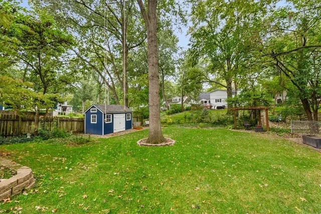 $475,000 | 4621 West 71st Street, Prairie Village, KS 66208