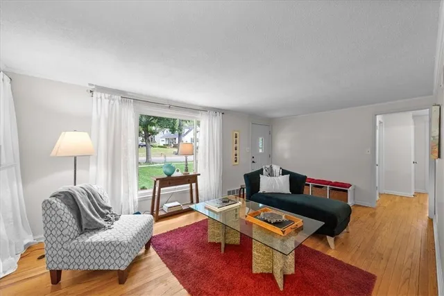 $475,000 | 4621 West 71st Street, Prairie Village, KS 66208