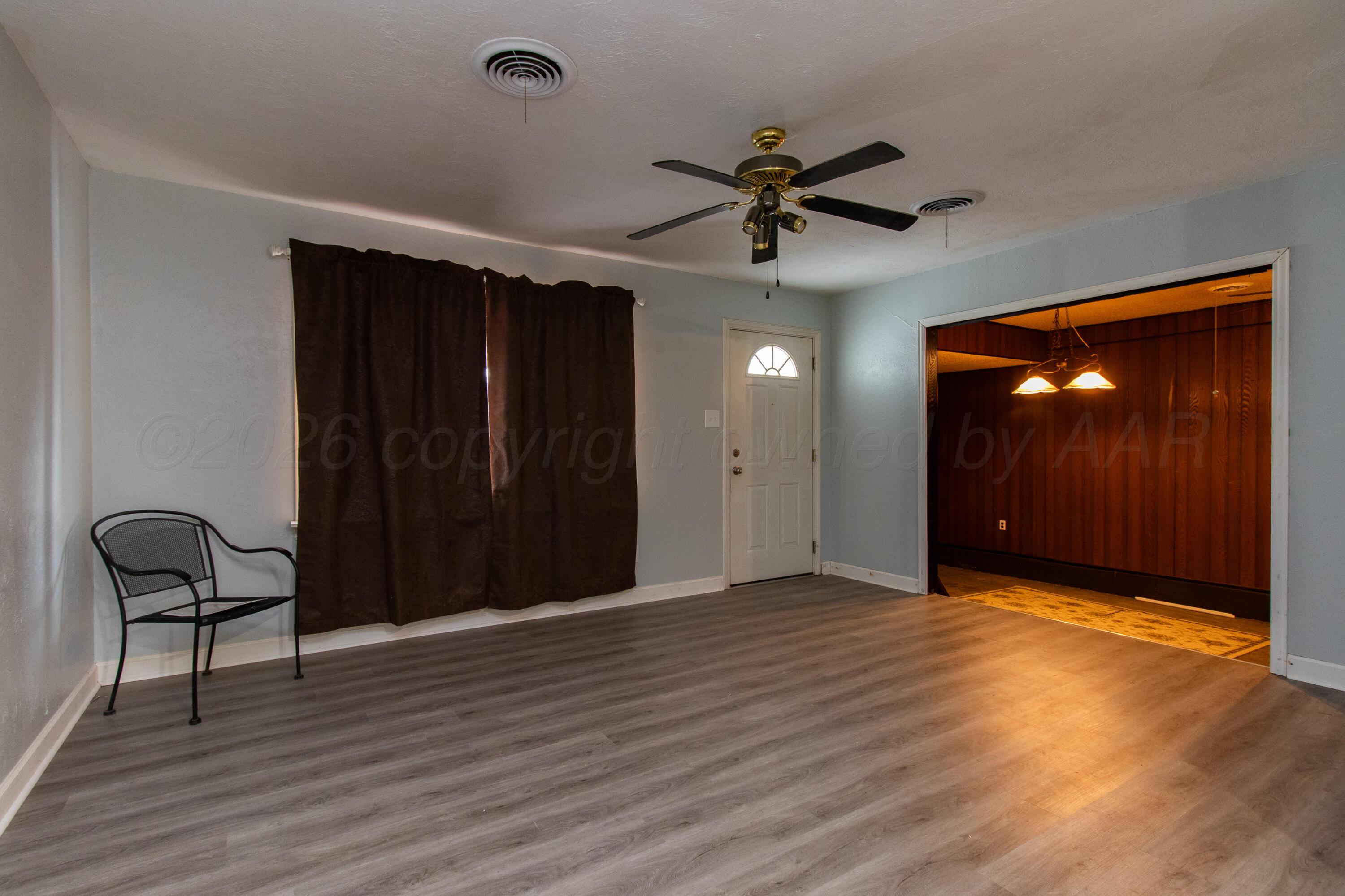 4007 Parker Street Amarillo, TX 79110 - Photo 3 of 27 004