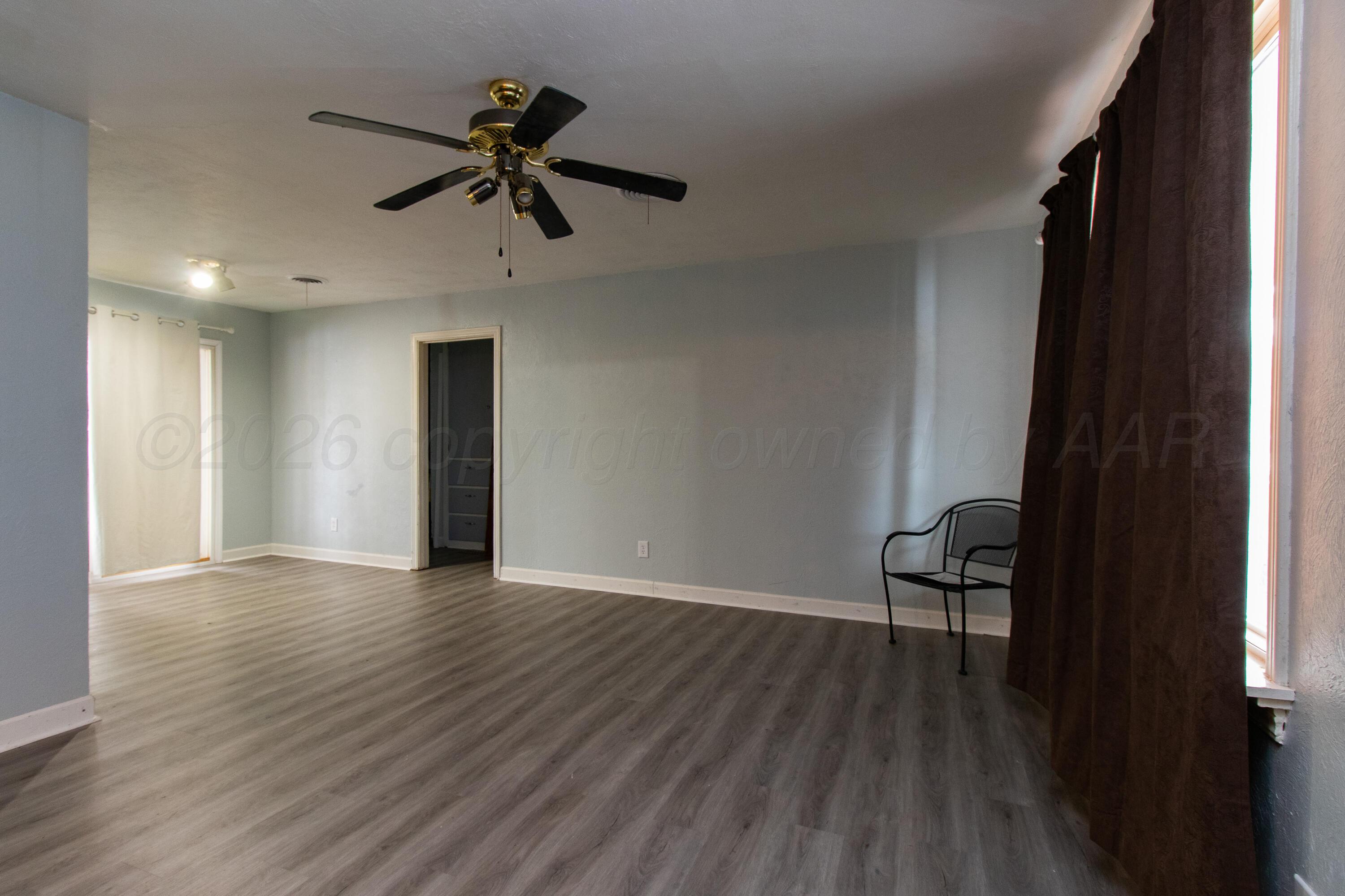 4007 Parker Street Amarillo, TX 79110 - Photo 4 of 27 005