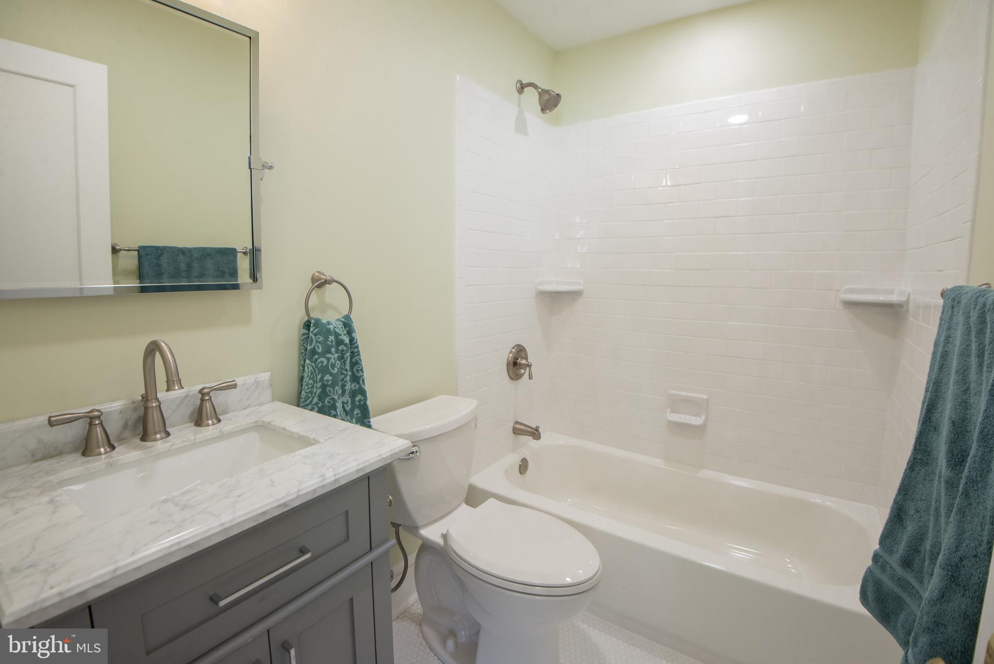 3323 Rueckert Avenue Baltimore, MD 21214 - Photo 18 of 27 UL 2nd Full Bath tastefully remodeled