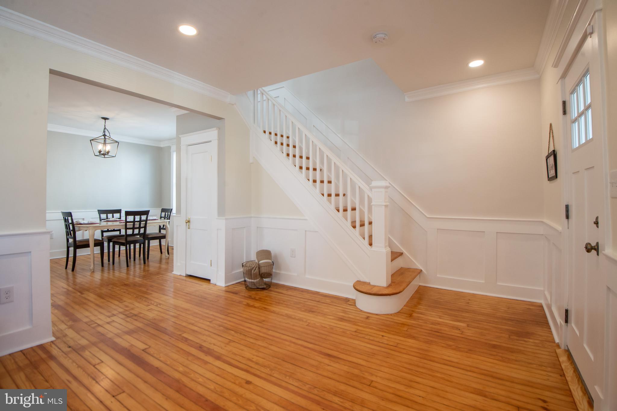 3323 Rueckert Avenue Baltimore, MD 21214 - Photo 4 of 27 Recessed lighting and high end moldings