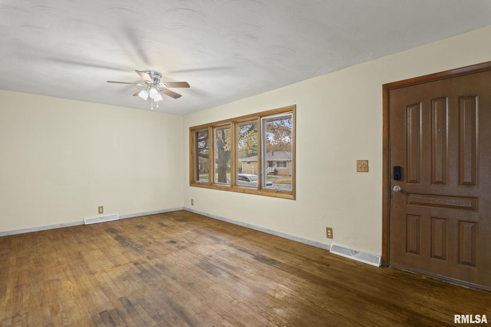 2012 Randall Court Springfield, IL 62703 - Photo 4 of 30