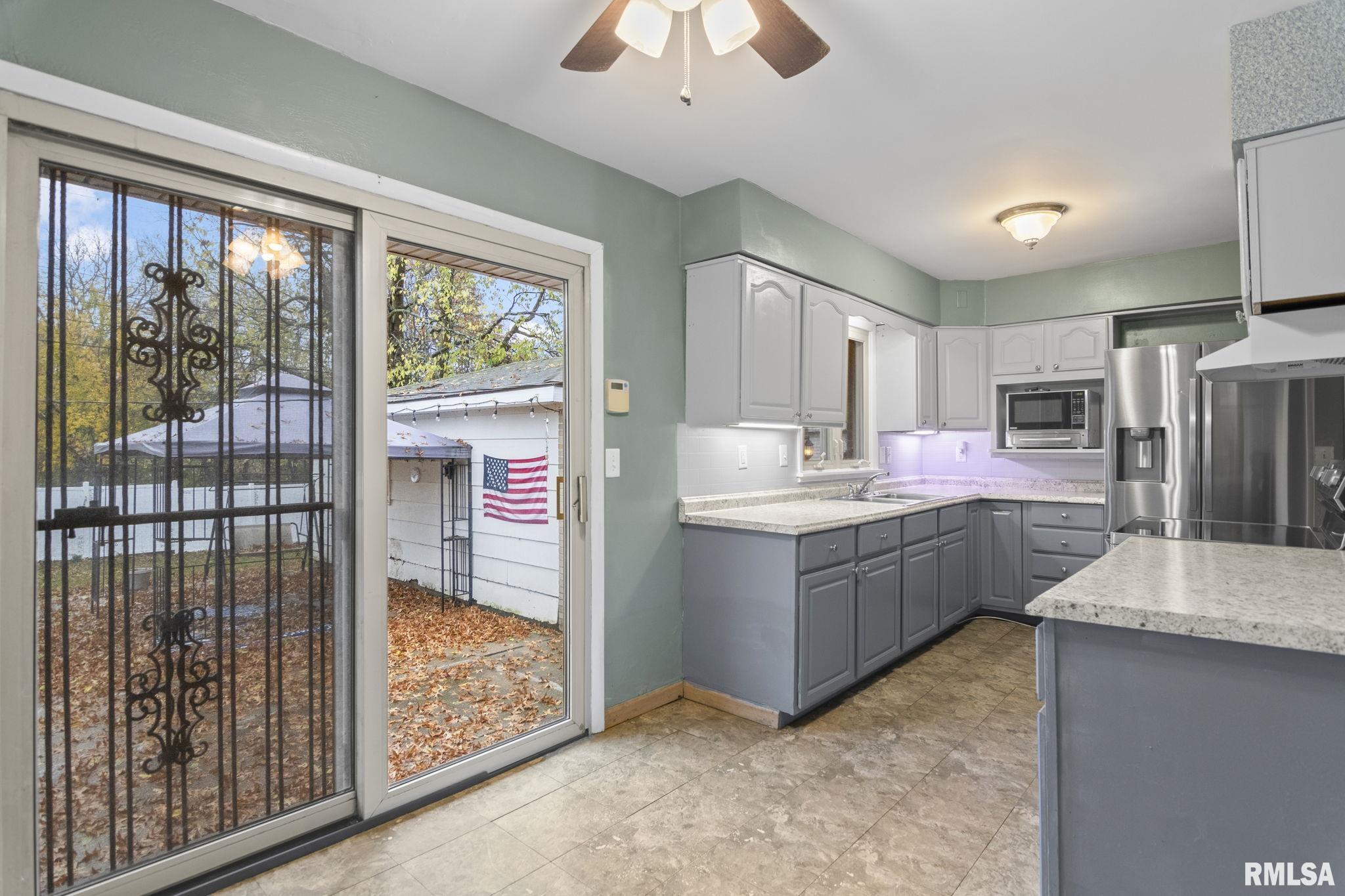 2012 Randall Court Springfield, IL 62703 - Photo 8 of 30