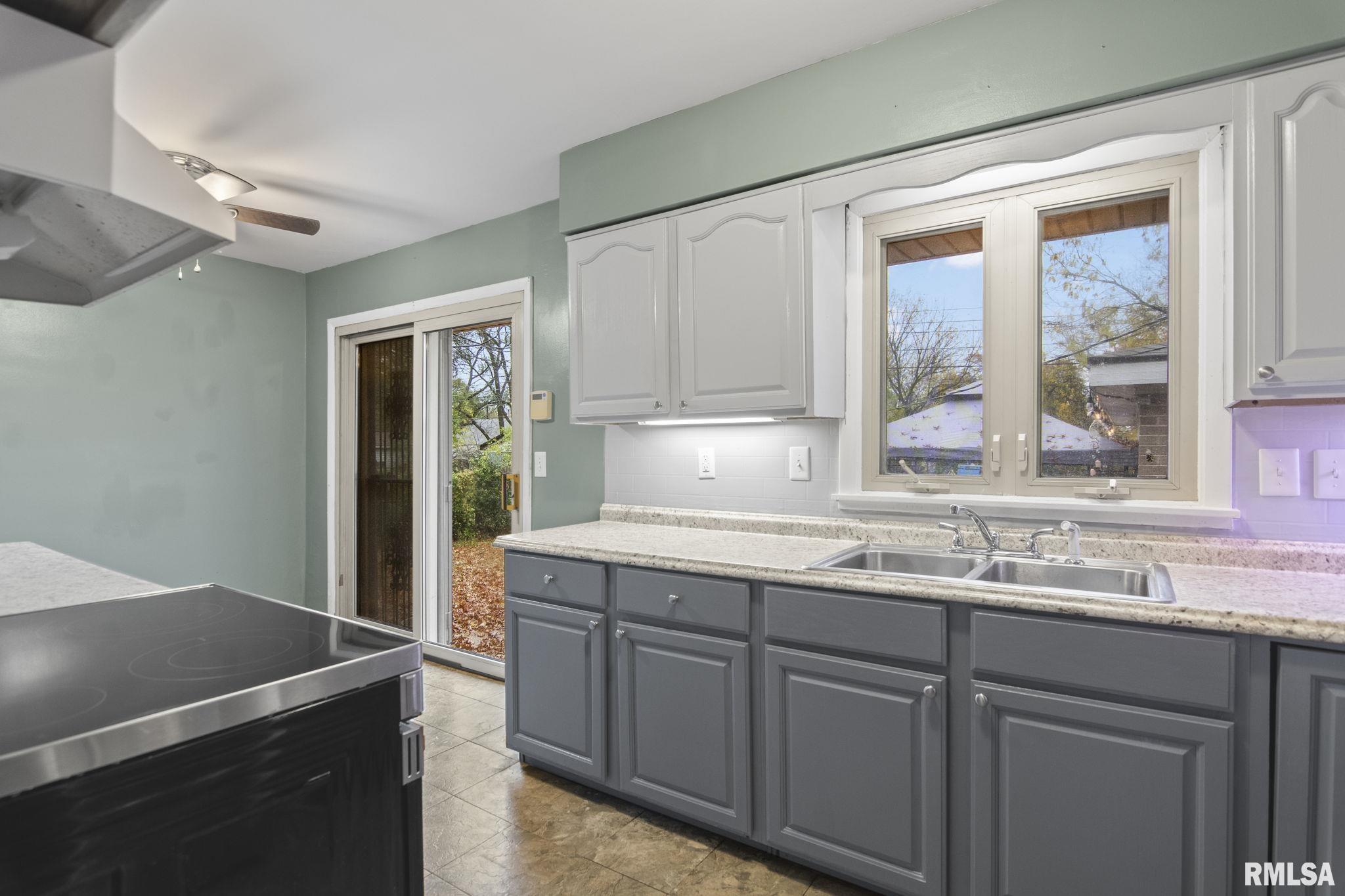 2012 Randall Court Springfield, IL 62703 - Photo 9 of 30