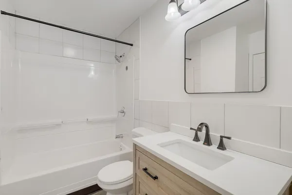 $361,000 | 533 Redwood Road, Bolingbrook, IL 60440