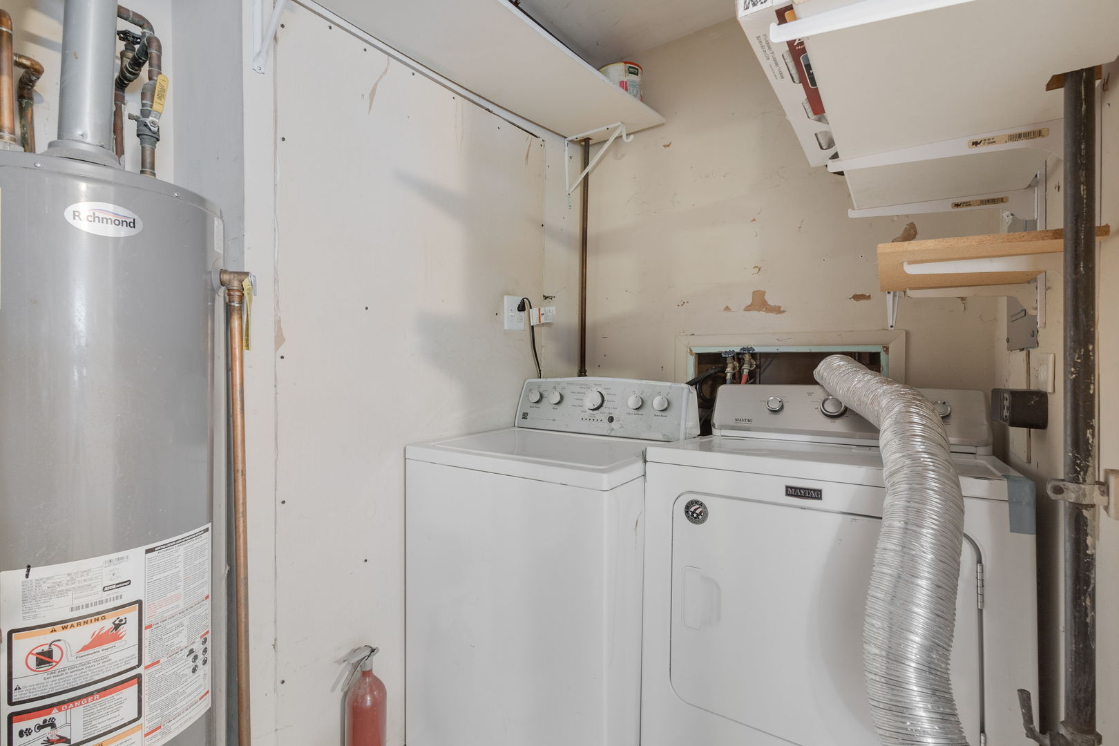 533 Redwood Road Bolingbrook, IL 60440 - Photo 16 of 18 a utility room with dryer and washer