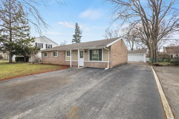 $361,000 | 533 Redwood Road, Bolingbrook, IL 60440