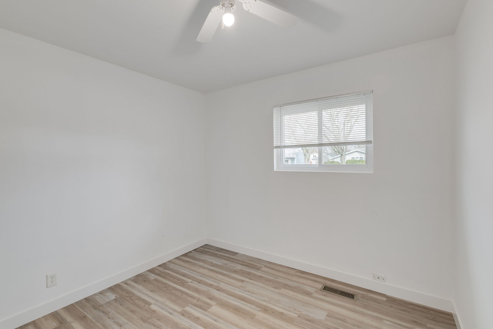 533 Redwood Road Bolingbrook, IL 60440 - Photo 10 of 18 an empty room with a window