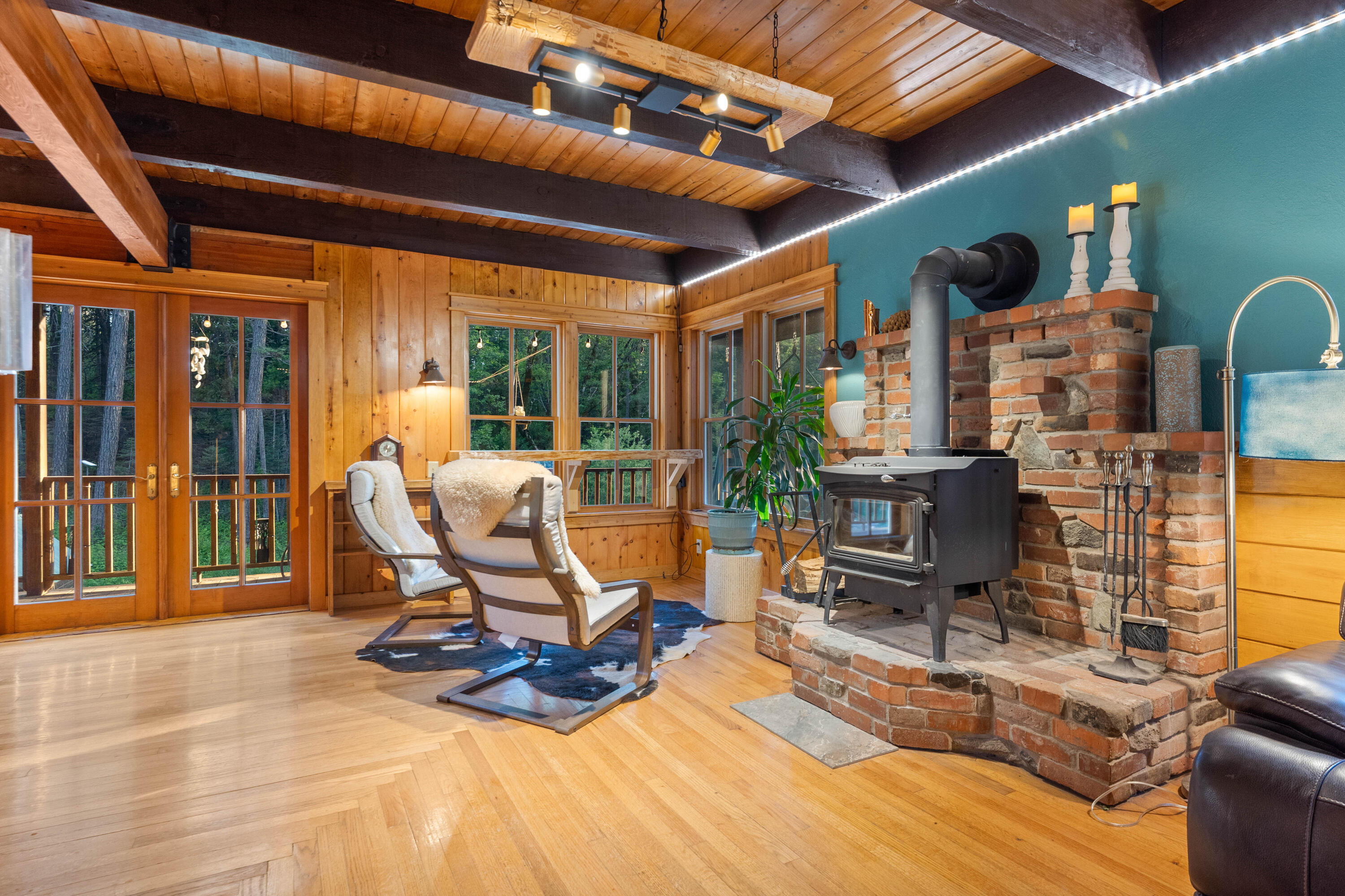 7704 Eastmoore Road Shingletown, CA 96088 - Photo 5 of 30 a view of a livingroom with furniture