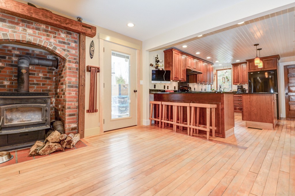35 Healdville Road Hubbardston, MA 01452 - Photo 8 of 29 Gallery Image 8