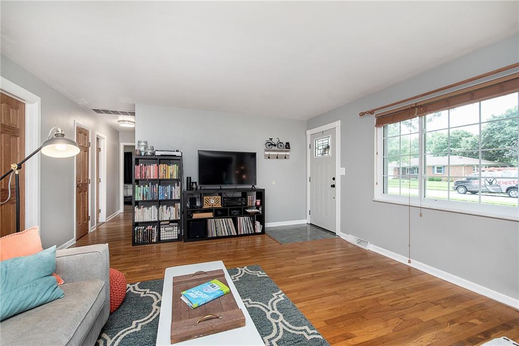 8238 Oris Road Indianapolis, IN 46259 - Photo 6 of 24 Gallery Image 6