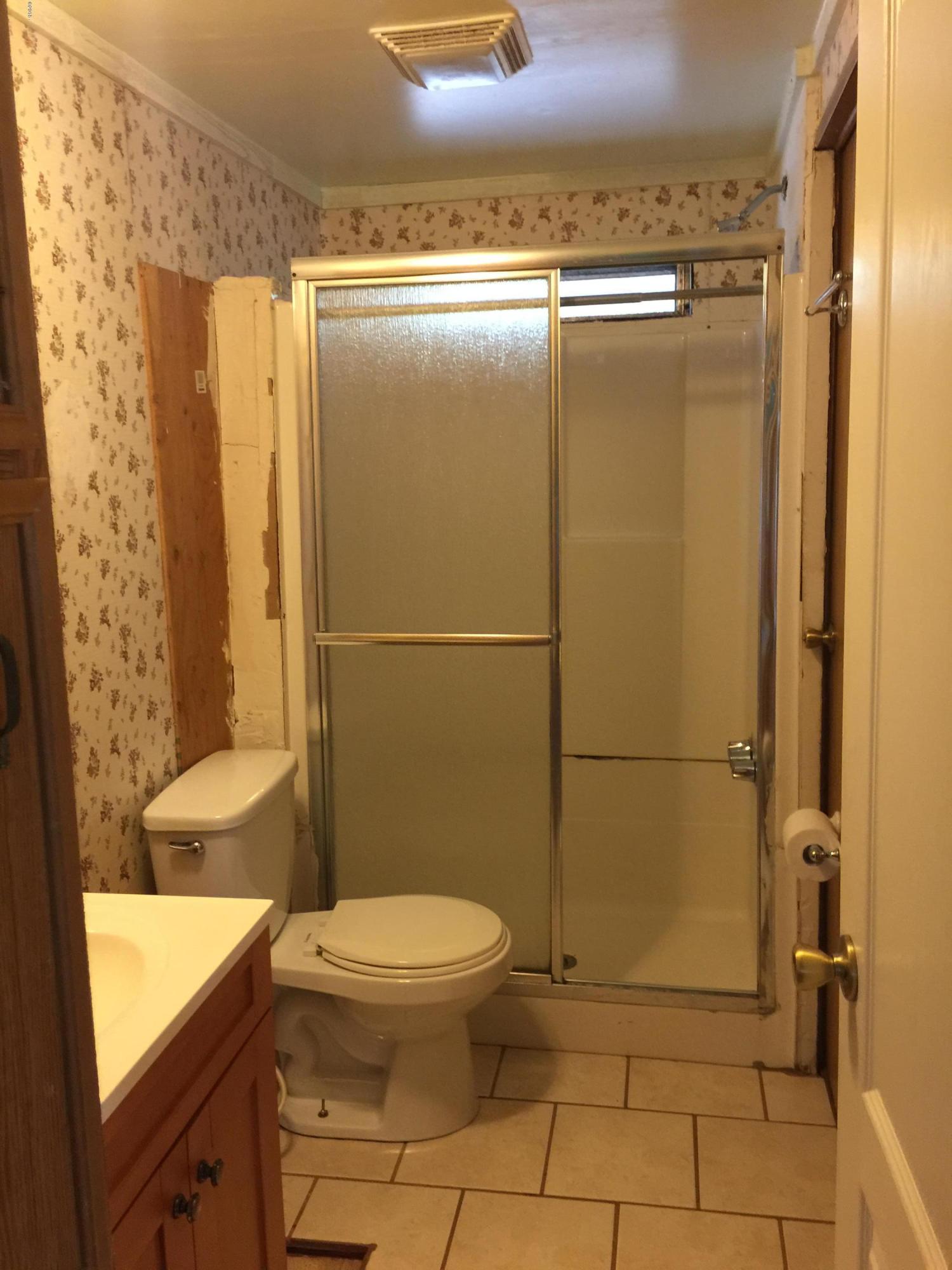 6310 Us-101 Otis, OR 97368 - Photo 13 of 30 Hallway Full Bath