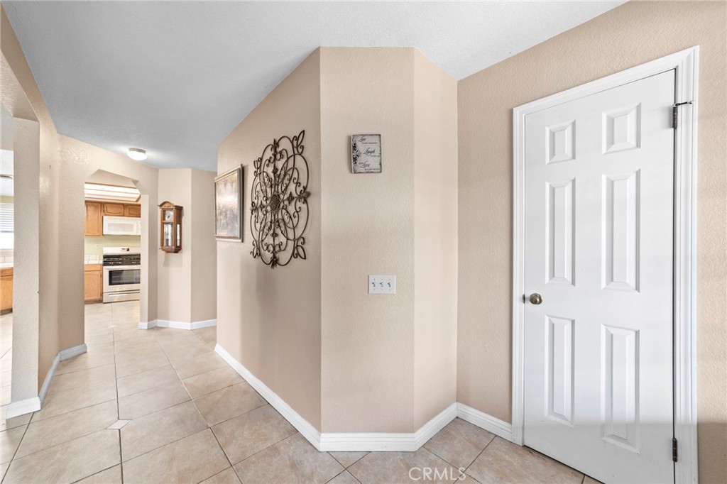 6770 Sandy Lane Riverside, CA 92505 - Photo 5 of 28