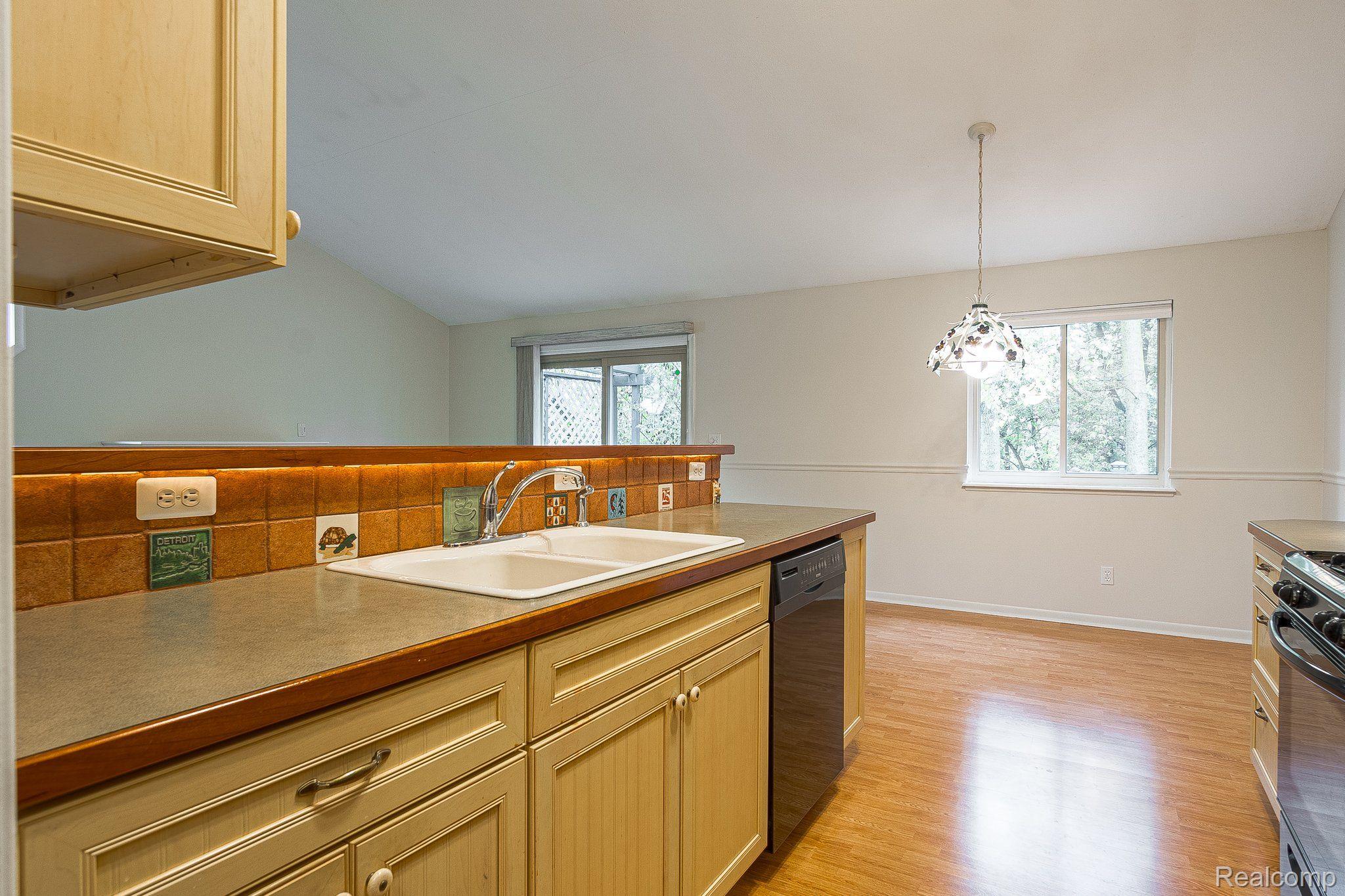 205 George Street Flushing, MI 48433 - Photo 18 of 40 Kitchen and breakfast nook