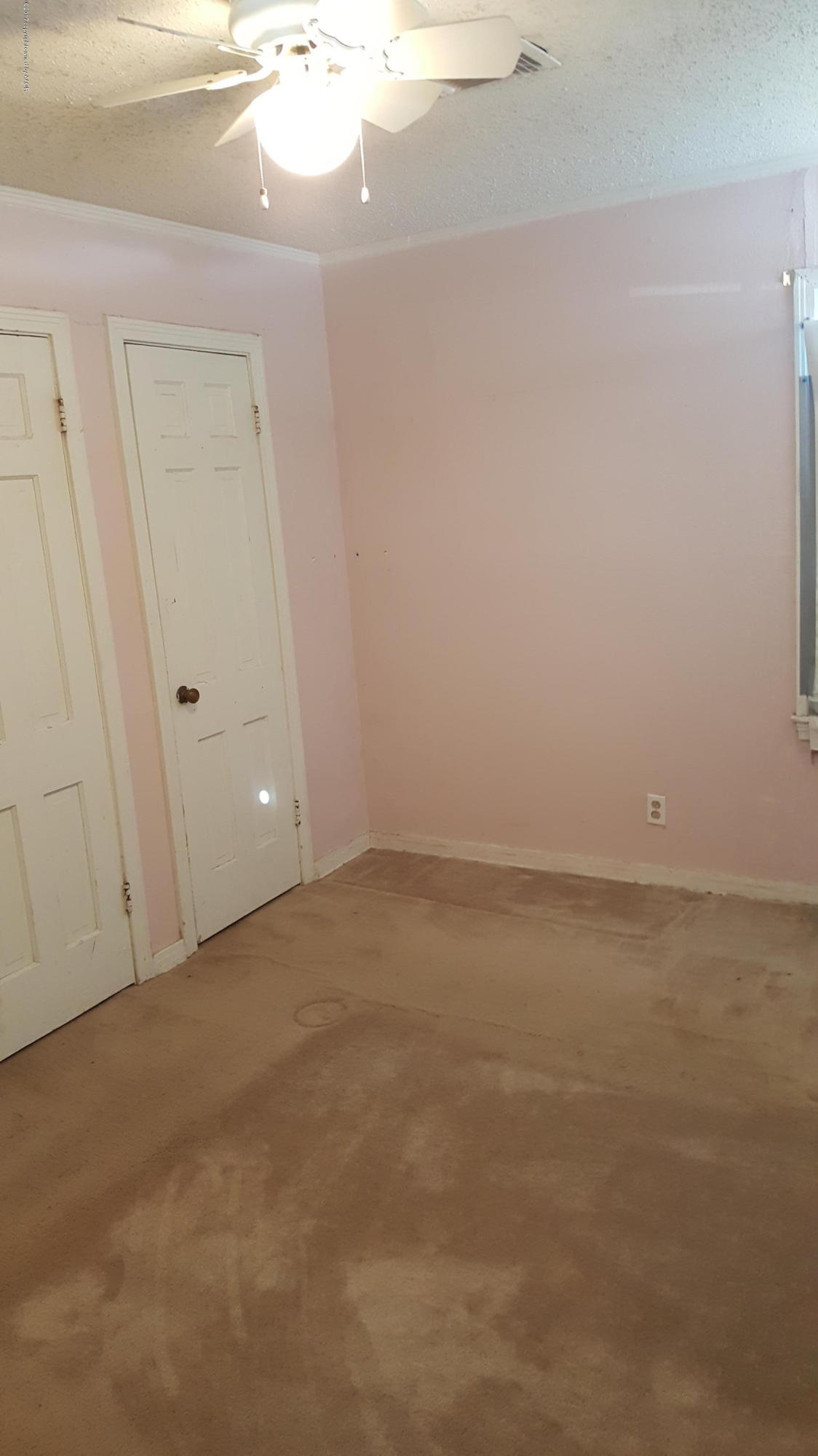 3811 South Tyler Street Amarillo, TX 79110 - Photo 8 of 10 a view of an empty room