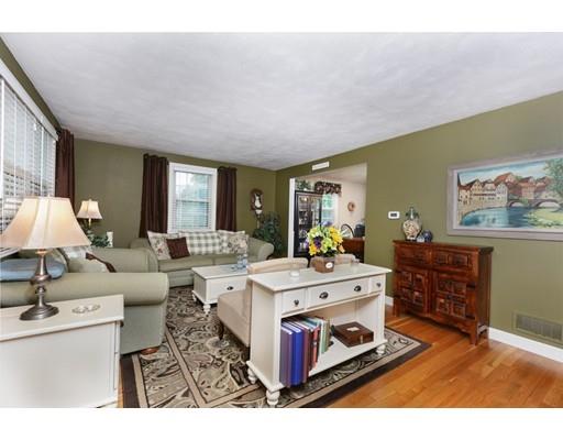 28 Southgate Road Franklin, MA 02038 - Photo 3 of 21 Gallery Image 3