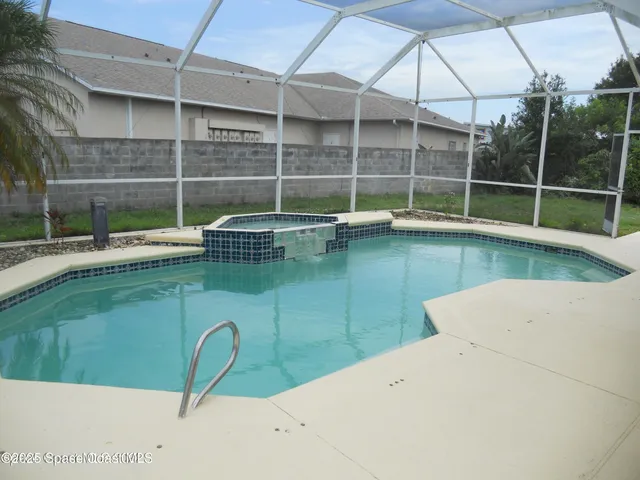 $3,400 | 432 Lake Victoria Circle, Melbourne, FL 32940