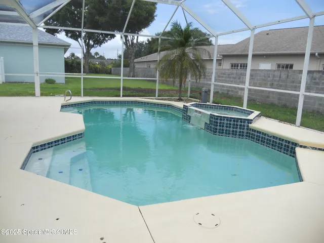 $3,400 | 432 Lake Victoria Circle, Melbourne, FL 32940