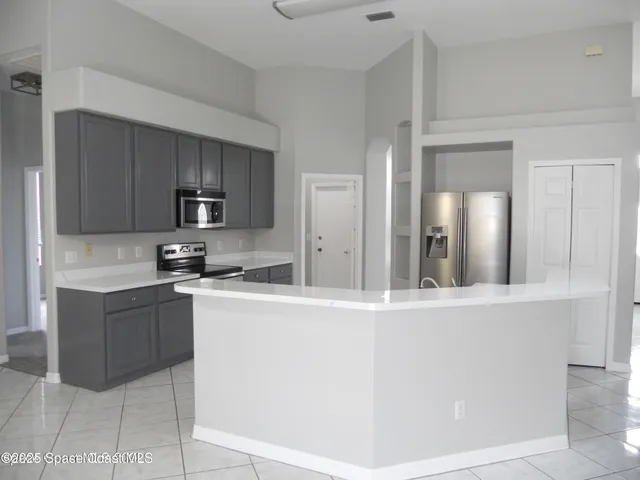 $3,400 | 432 Lake Victoria Circle, Melbourne, FL 32940