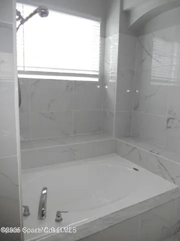 $3,400 | 432 Lake Victoria Circle, Melbourne, FL 32940