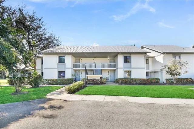 $299,900 | 2216 Northwest 22nd Avenue, Unit 110, Stuart, FL 34994
