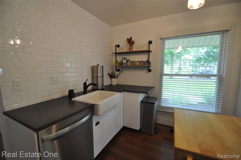 1070 Avon Manor Road Rochester Hills, MI 48307 - Photo 9 of 21