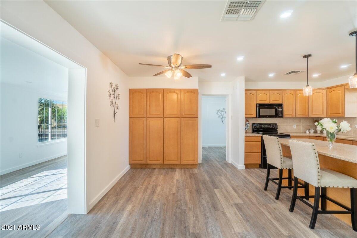 1801 East Bethany Home Road Phoenix, AZ 85016 - Photo 12 of 38 10-Dining Area