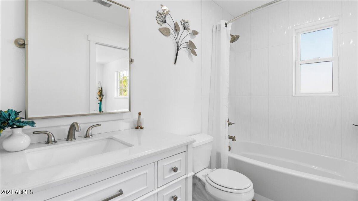 1801 East Bethany Home Road Phoenix, AZ 85016 - Photo 17 of 38 15-Primary Bathroom