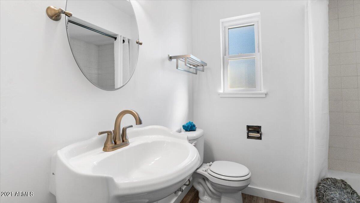 1801 East Bethany Home Road Phoenix, AZ 85016 - Photo 20 of 38 18-Bathroom