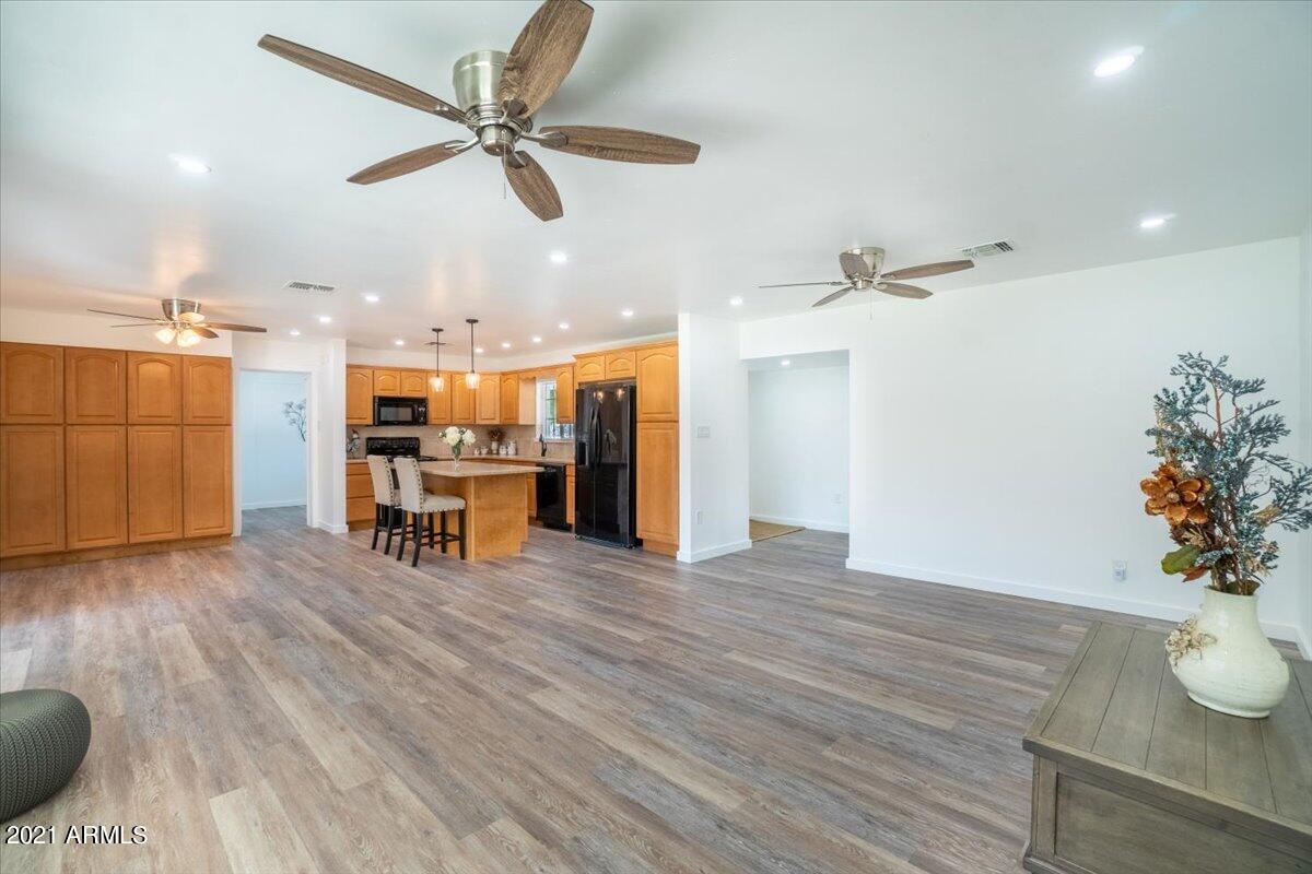1801 East Bethany Home Road Phoenix, AZ 85016 - Photo 7 of 38 05-Family Room to Kitchen