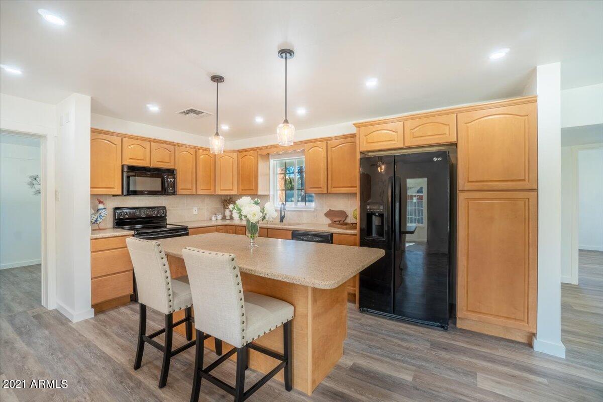 1801 East Bethany Home Road Phoenix, AZ 85016 - Photo 9 of 38 07-Kitchen