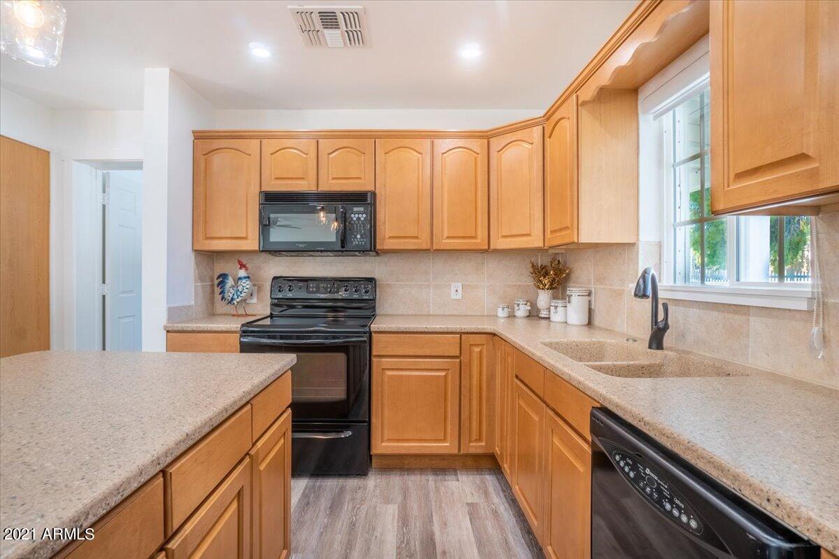 1801 East Bethany Home Road Phoenix, AZ 85016 - Photo 10 of 38 08-Kitchen