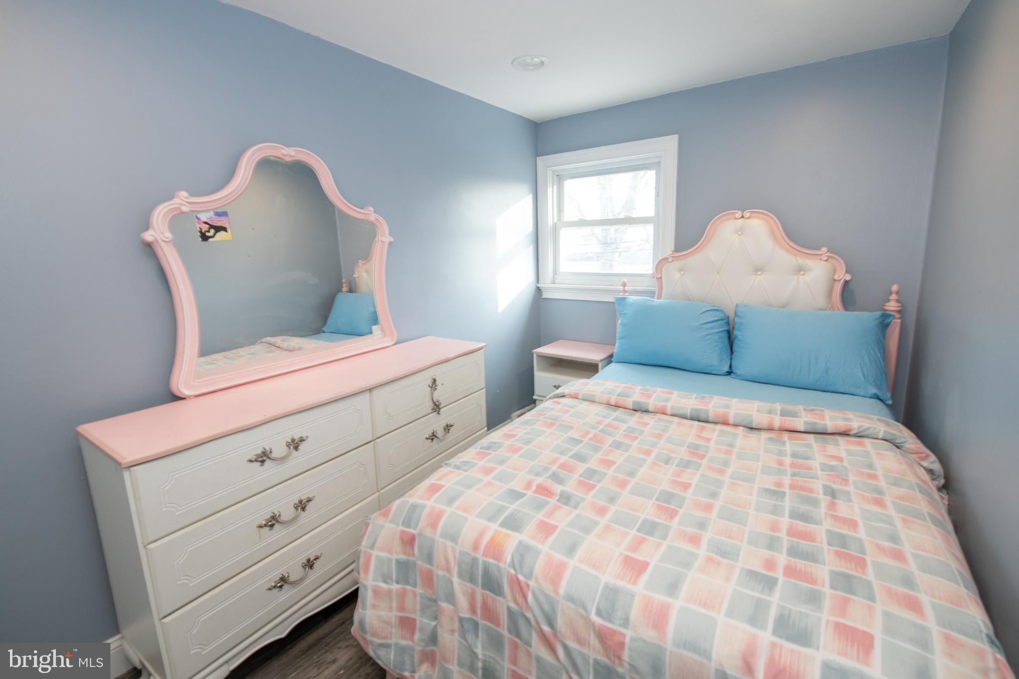 2849 Welsh Road Philadelphia, PA 19152 - Photo 19 of 36 Charming 3rd bedroom with natural light.