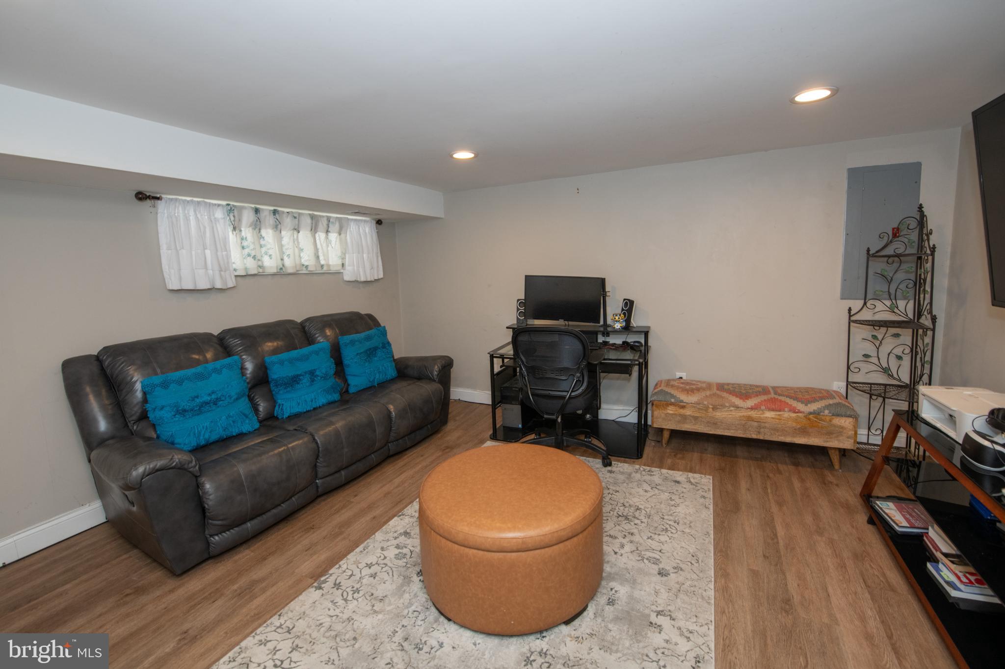 2849 Welsh Road Philadelphia, PA 19152 - Photo 23 of 36 Cozy, modern space for relaxation and work.
