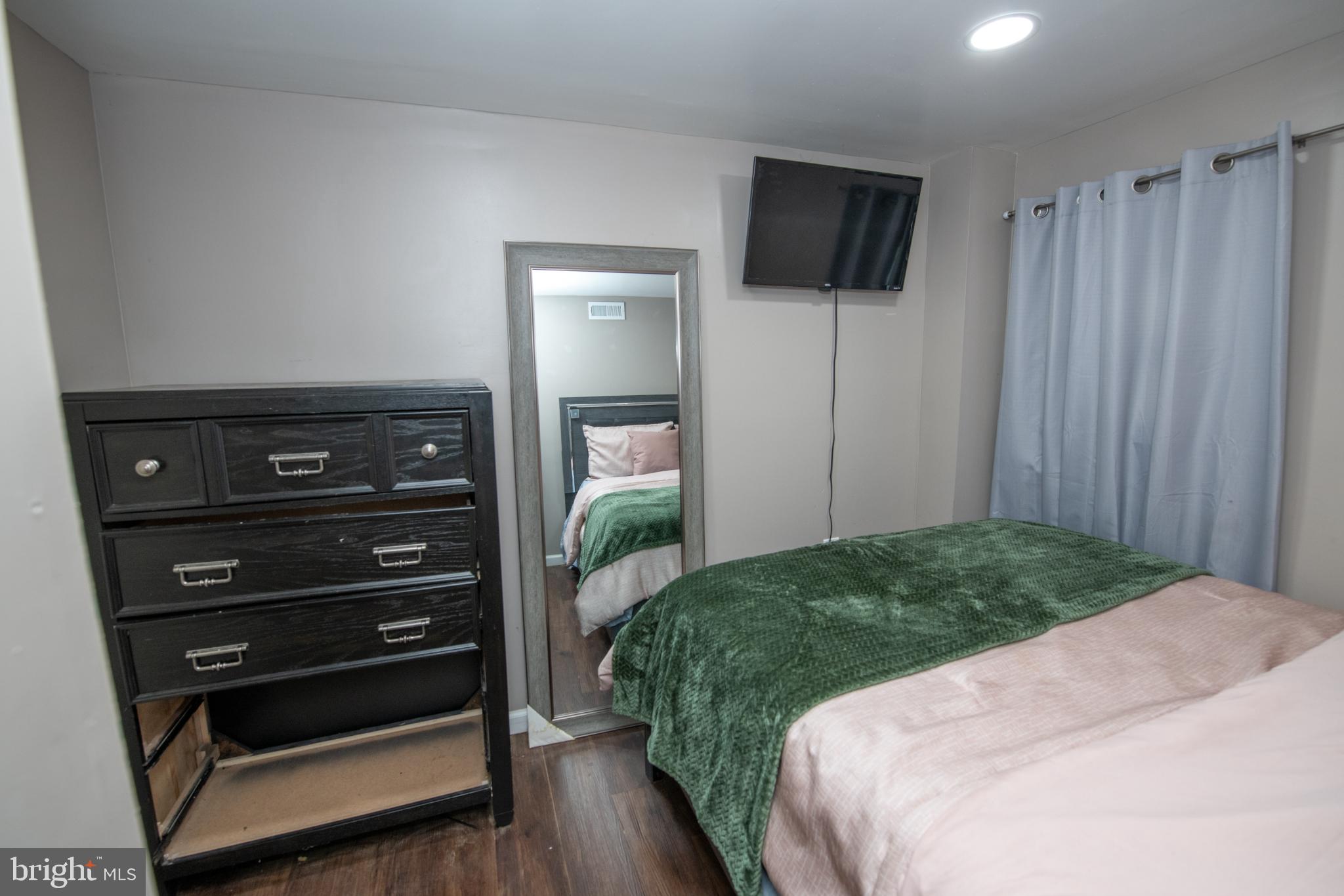 2849 Welsh Road Philadelphia, PA 19152 - Photo 31 of 36 4th bedroom with modern touches.