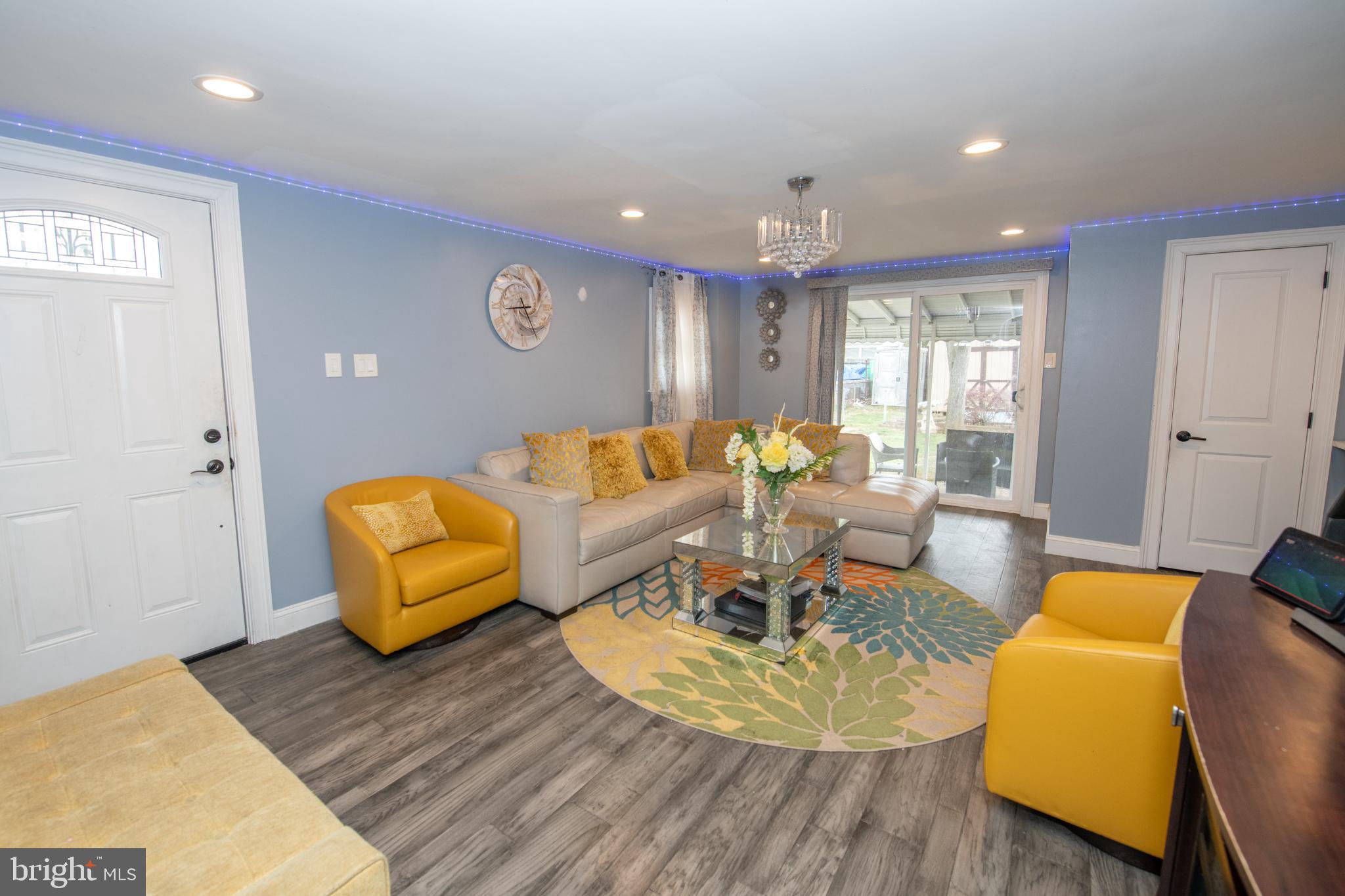 2849 Welsh Road Philadelphia, PA 19152 - Photo 4 of 36 Greeted with ample living space & charm.