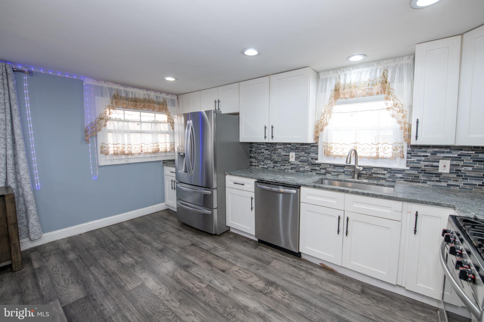 2849 Welsh Road Philadelphia, PA 19152 - Photo 8 of 36 Spacious Eat in Kitchen wih Natural light