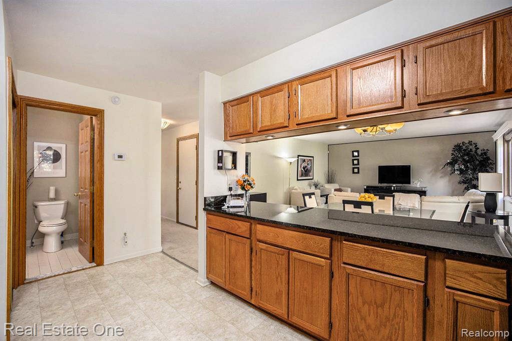 2191 Rochelle Park Drive, Unit 63 Rochester Hills, MI 48309 - Photo 12 of 29 Gallery Image 12