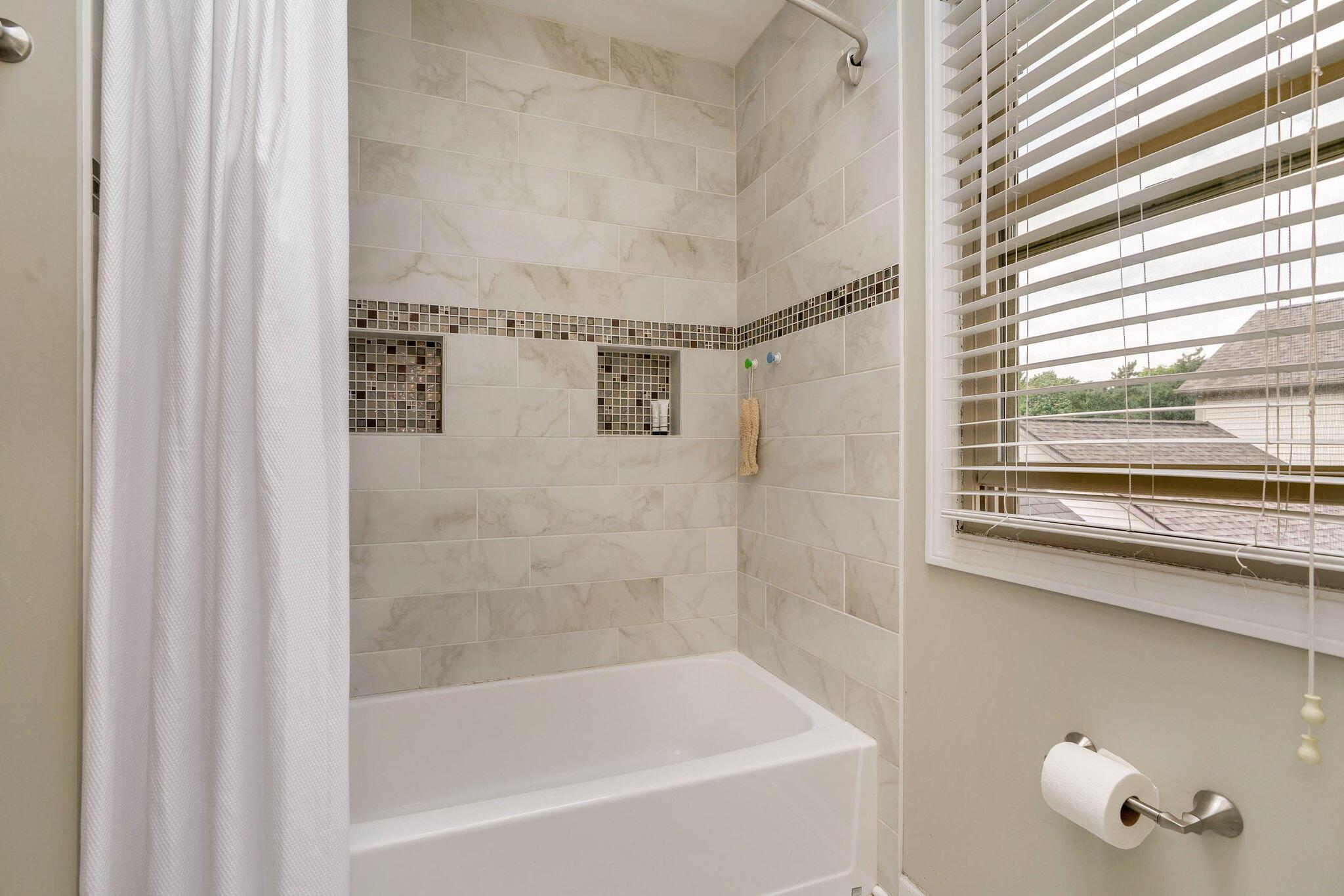 6920 Vally Down Road Dublin, OH 43017 - Photo 7 of 30 Vally Down bathtub