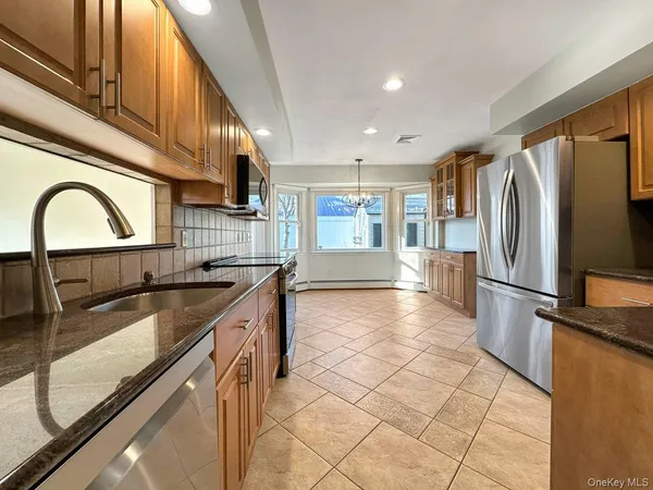 $874,999 | 18 Lloyd Lane, Nesconset, NY 11767